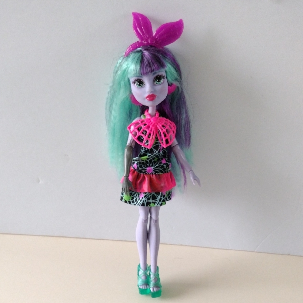 MONSTER HIGH ELECTRIFIED TWYLA DOLL